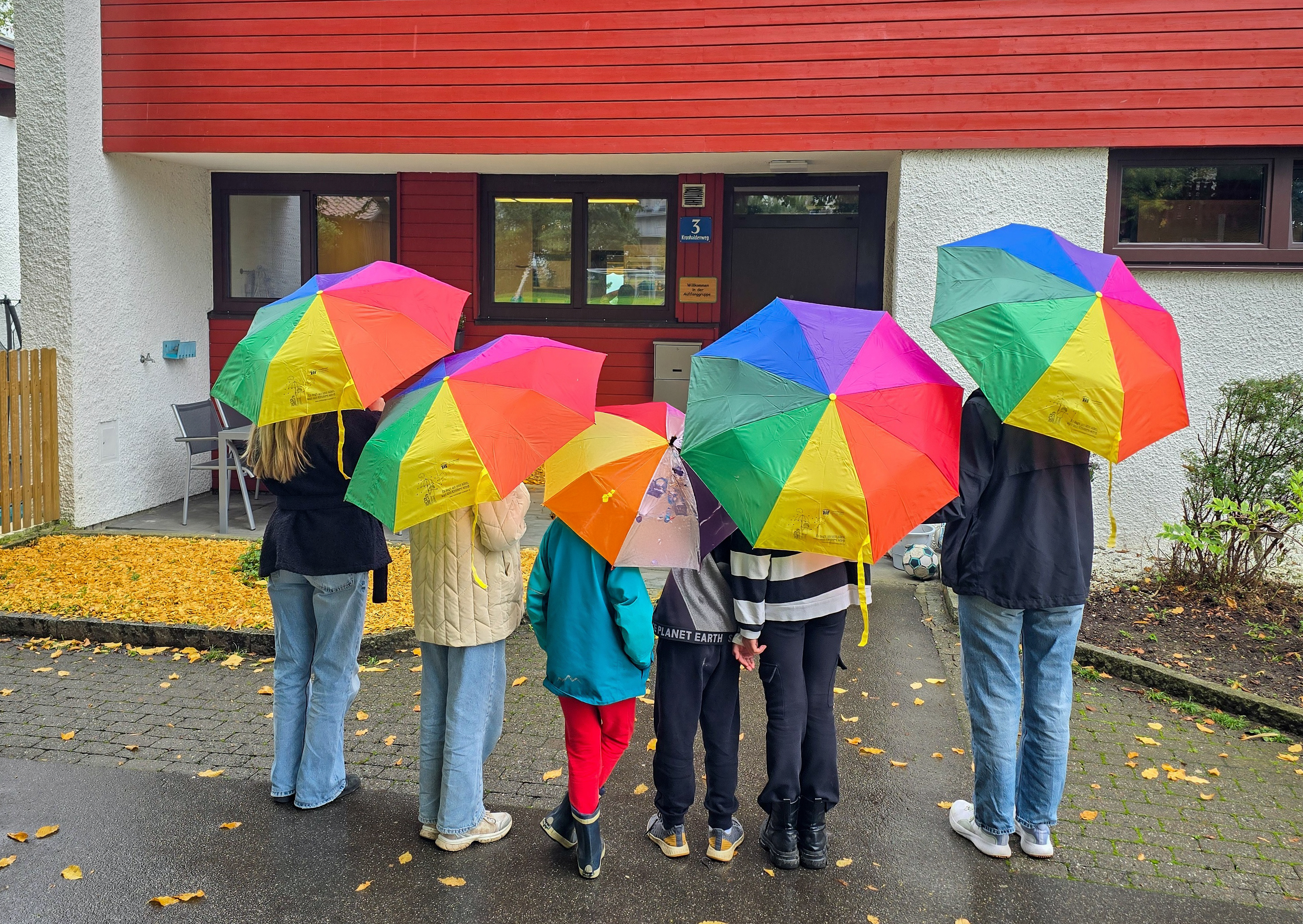 kinder vor auffanggruppe pressebild ki.jpg