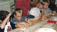 Pierre Schöll beim Backen vergrößert ret_web.jpg