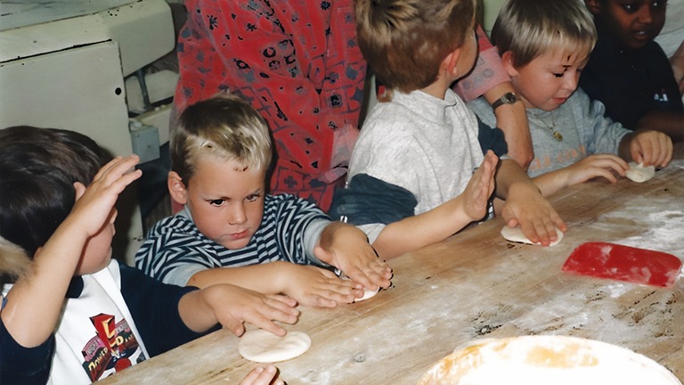 Pierre Schöll beim Backen vergrößert ret_web.jpg
