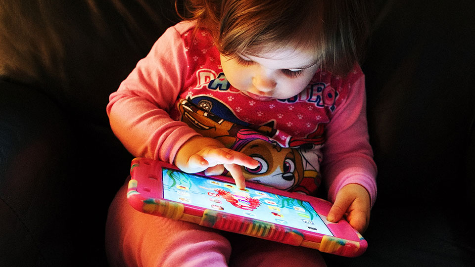 „Digitaler Schnuller“ als Entwicklungsrisiko für Kinder „Digitaler Schnuller“ als Entwicklungsrisiko für Kinder